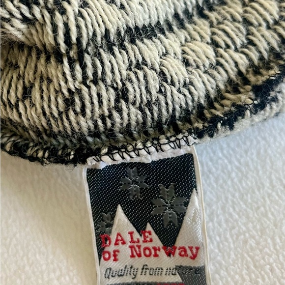 Dale of Norway knitted wool beanie with tassels - Picture 6 of 7